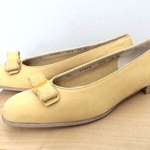 Salvatore Ferragamo Boutique Yellow Suede Ballet Flats w/ Bow & Box Sz 7 1/2 B